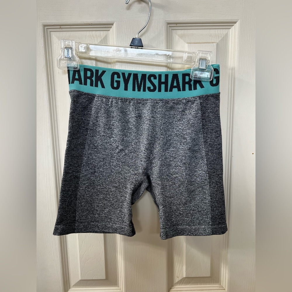 Gymshark two toned colored biker shorts!